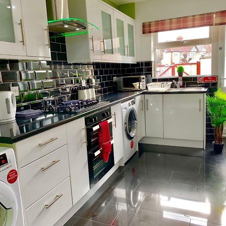 London 2 Bedroom Apartment, Kitchen, Reception And Private Garden Kültér fotó