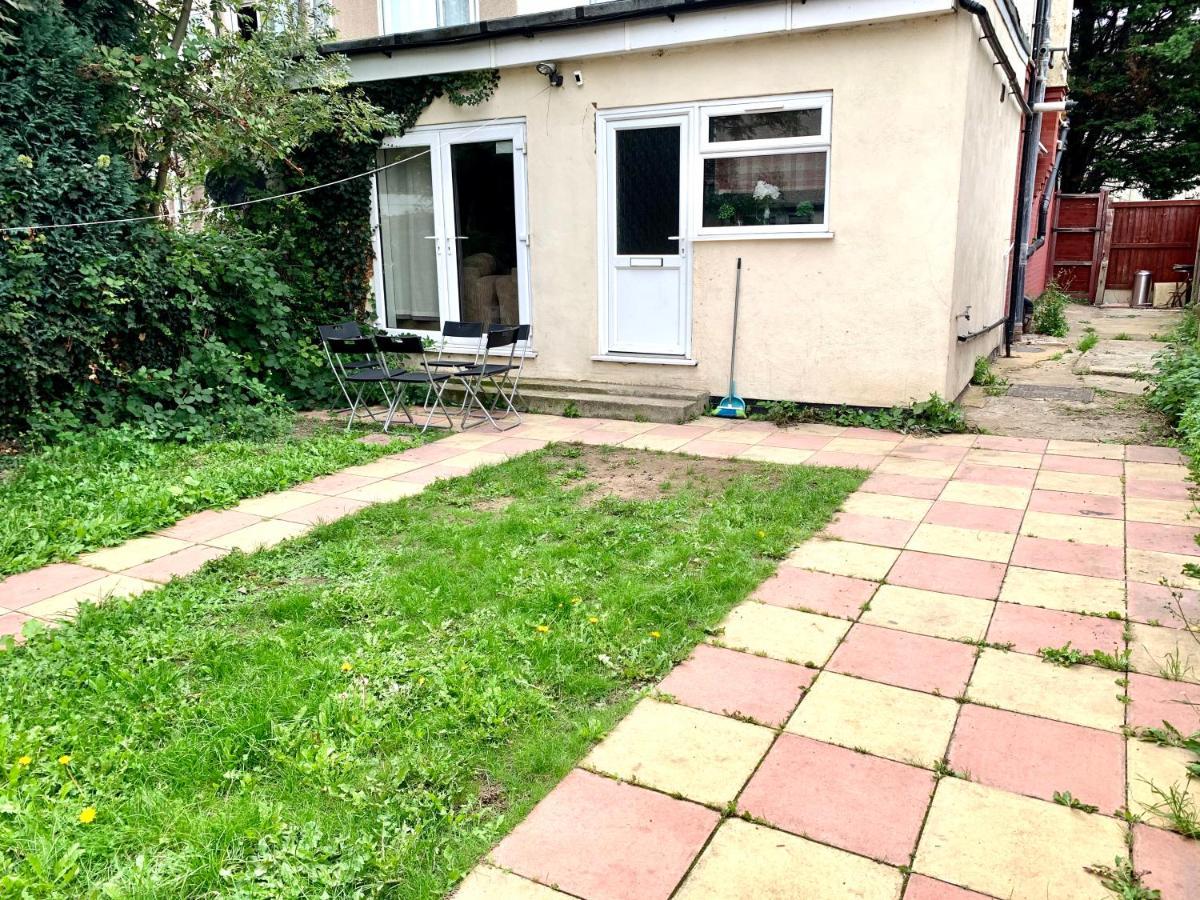 London 2 Bedroom Apartment, Kitchen, Reception And Private Garden Kültér fotó
