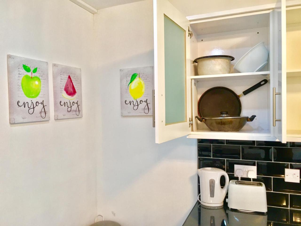 London 2 Bedroom Apartment, Kitchen, Reception And Private Garden Kültér fotó