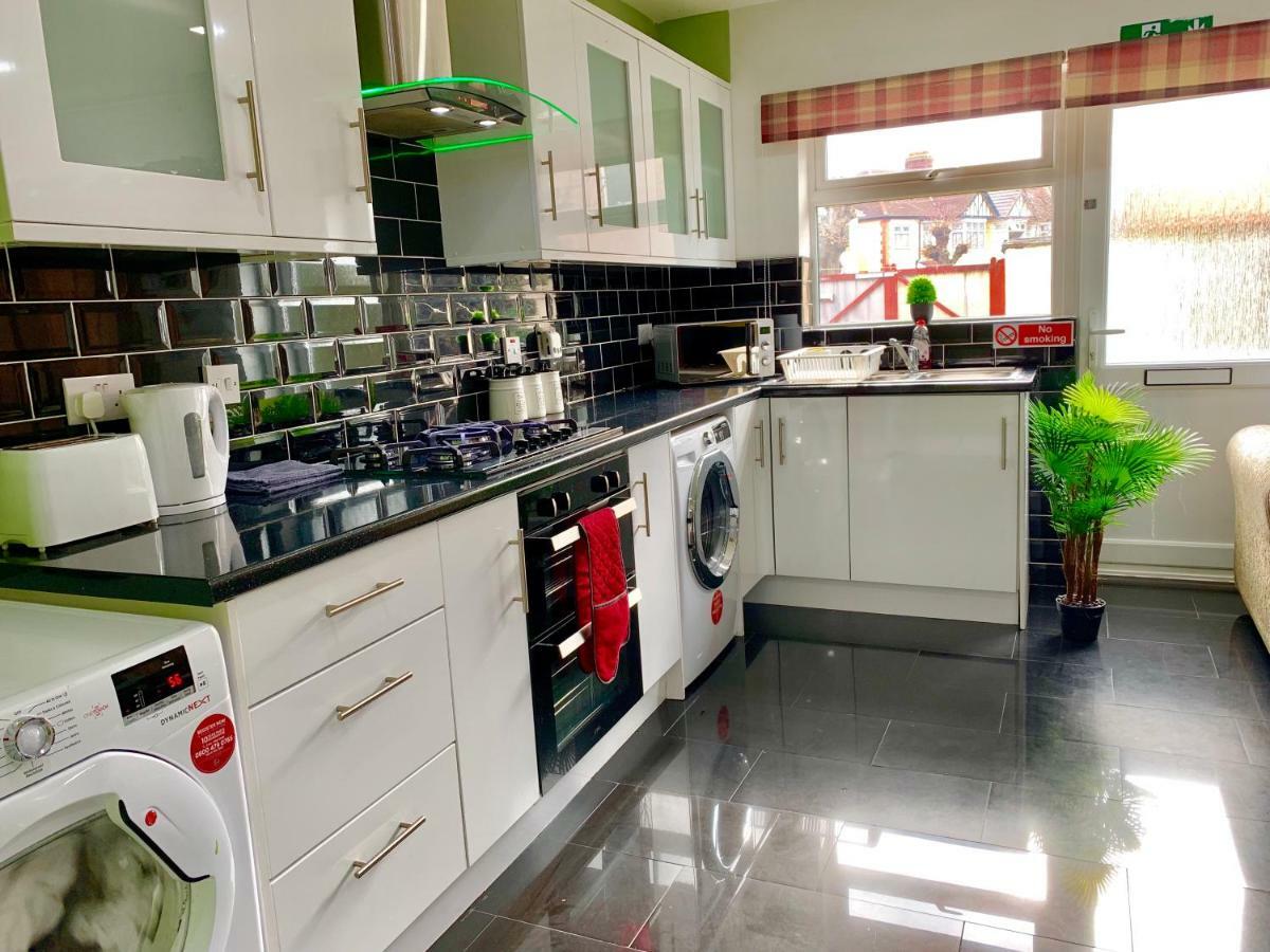 London 2 Bedroom Apartment, Kitchen, Reception And Private Garden Kültér fotó