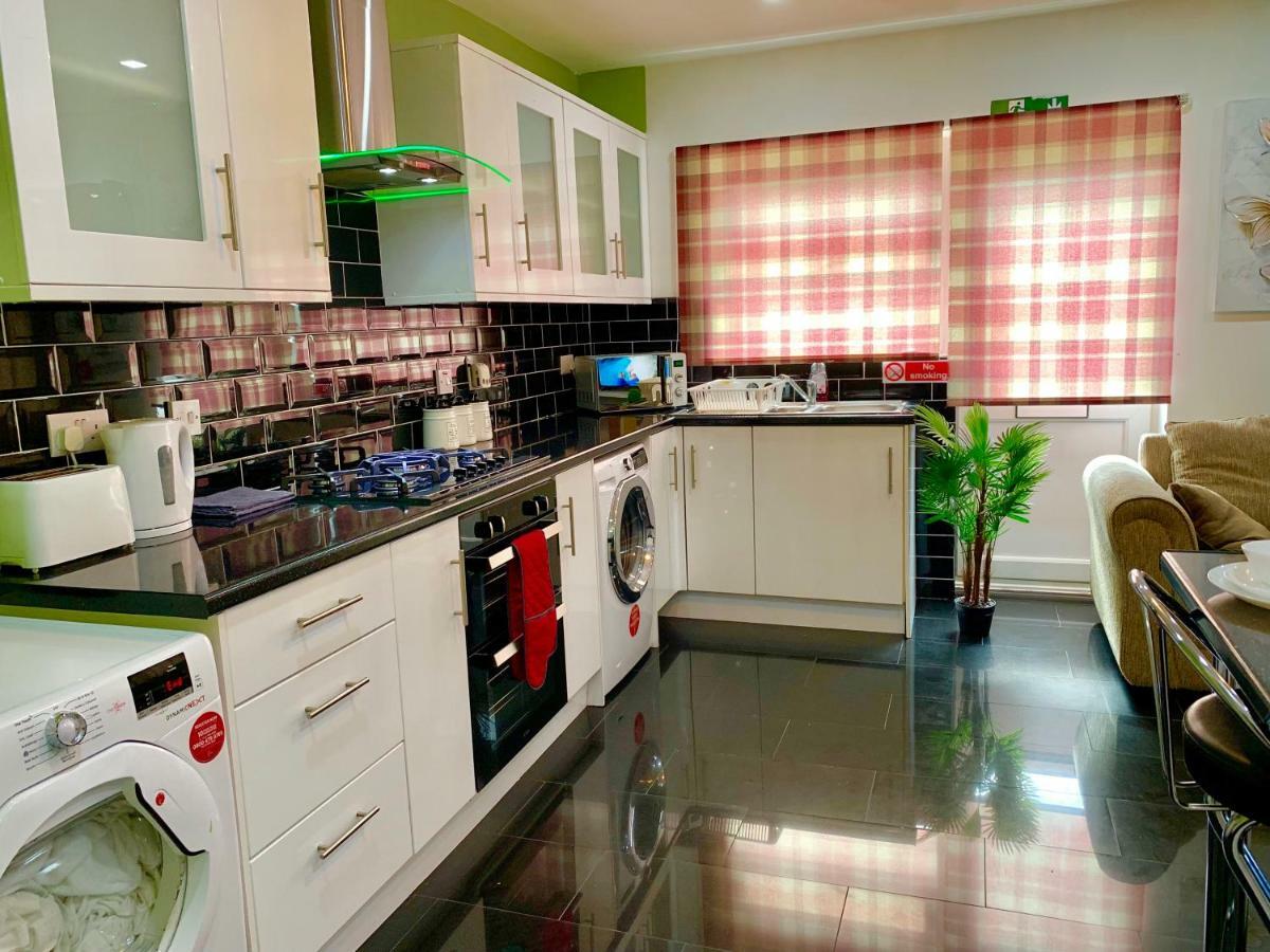 London 2 Bedroom Apartment, Kitchen, Reception And Private Garden Kültér fotó