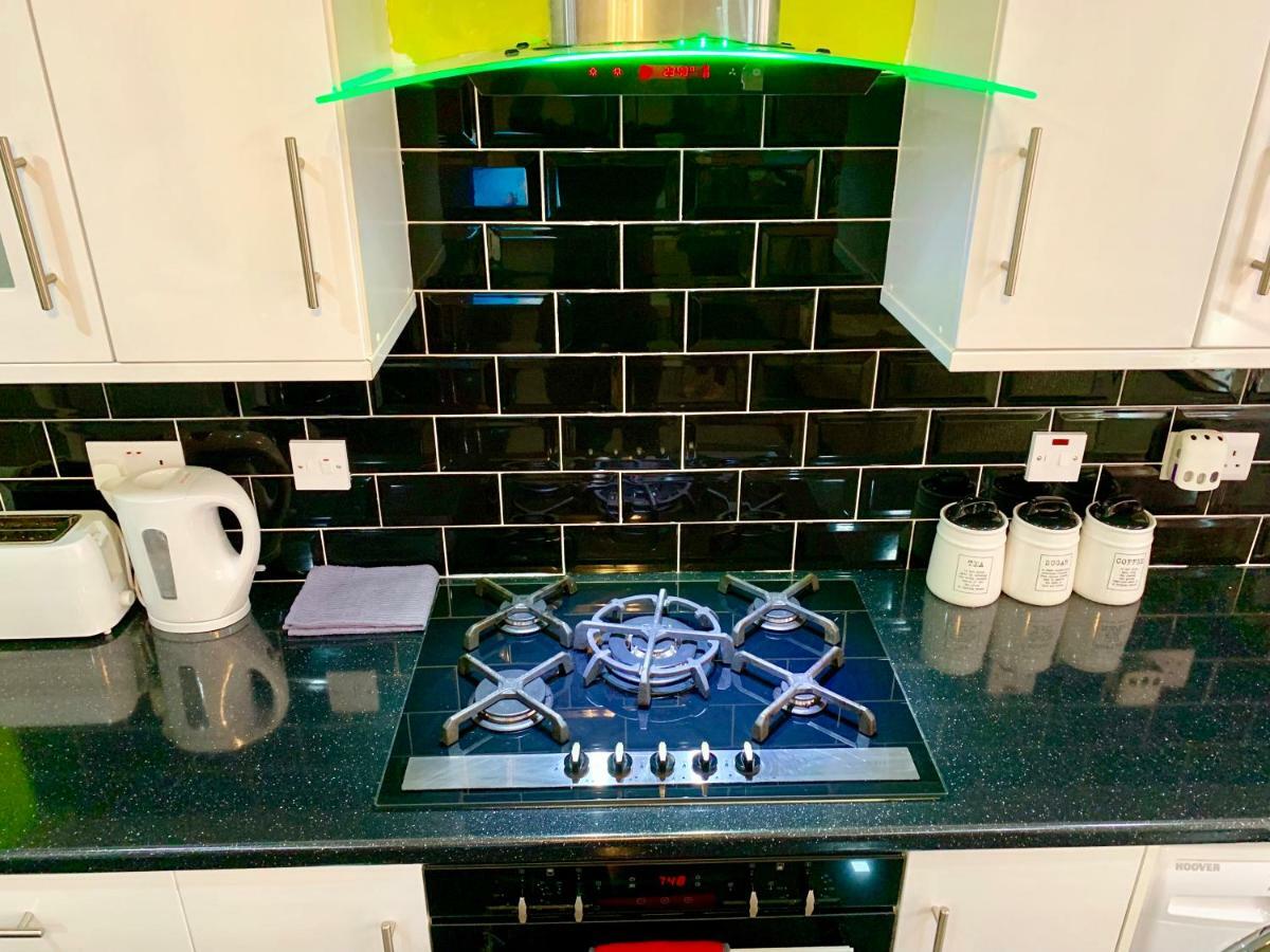 London 2 Bedroom Apartment, Kitchen, Reception And Private Garden Kültér fotó