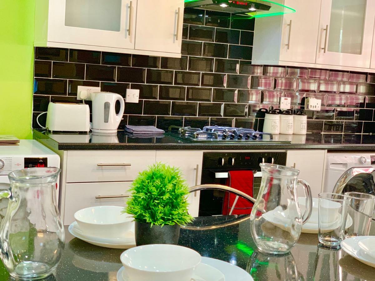 London 2 Bedroom Apartment, Kitchen, Reception And Private Garden Kültér fotó